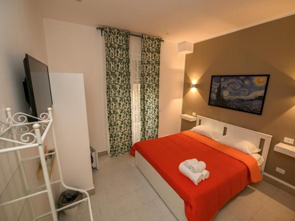 Living Salerno B&b : photo 4 de la chambre chambre double avec salle de bains privative