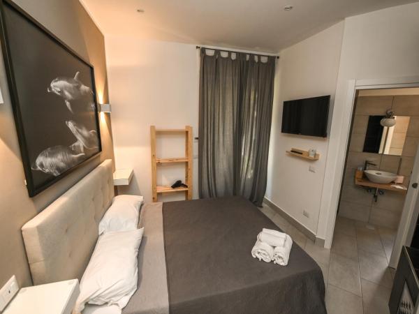 Living Salerno B&b : photo 5 de la chambre chambre double avec baignoire spa