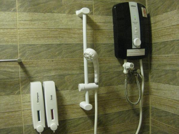 Komol Residence Bangkok : photo 6 de la chambre chambre double supérieure - vue sur jardin