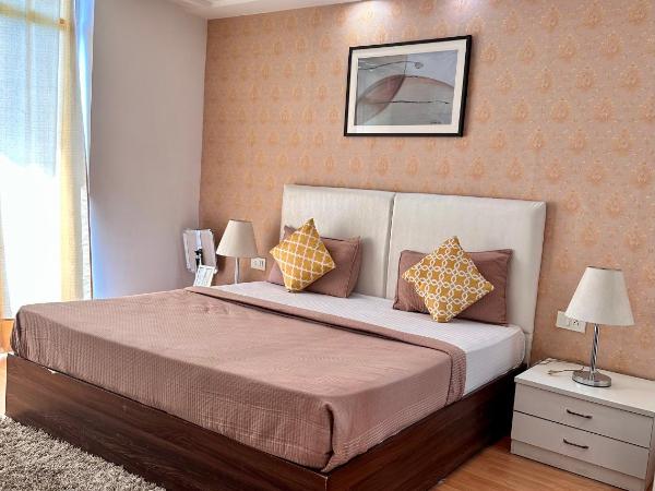 Flamingo Hotel Sector 67 I Studio Rooms I Gurgaon : photo 9 de la chambre studio avec balcon 