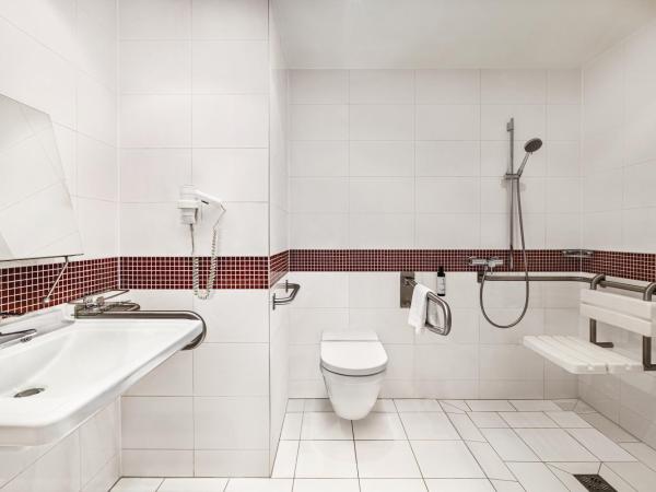 Vienna House Easy by Wyndham Katowice : photo 7 de la chambre chambre accessible