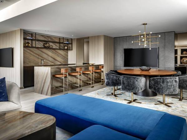 JW Marriott Edmonton ICE District : photo 3 de la chambre suite présidentielle lit king-size