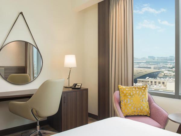 Hampton By Hilton Dubai Airport : photo 4 de la chambre chambre lit queen-size - non-fumeurs