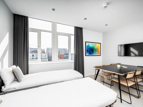 Staycity Aparthotels Liverpool Waterfront : photo 7 de la chambre appartement 2 chambres lit king-size