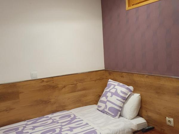 Hostal Abel Victoriano : photo 3 de la chambre chambre simple Économique avec salle de bains commune