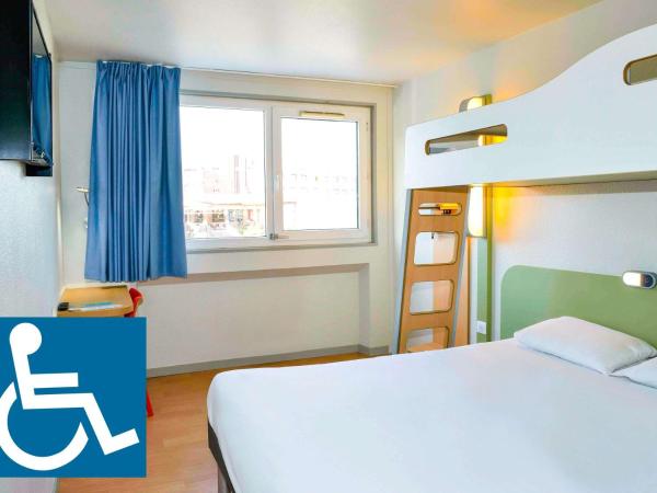 Ibis Budget Boulogne-Sur-Mer Centre les Ports : photo 1 de la chambre chambre standard pour personnes à mobilité réduite avec 1 lit double et 1 lit simple