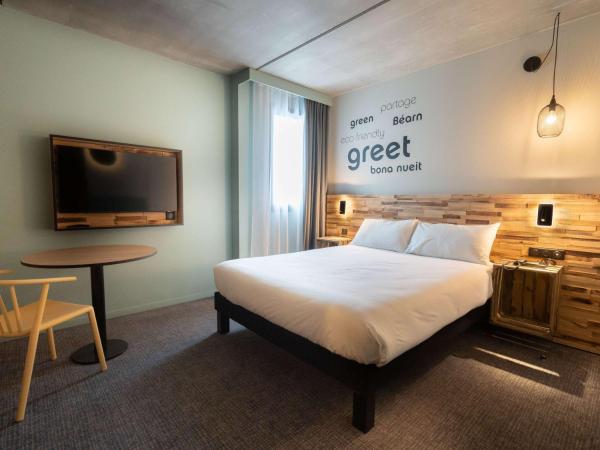 Greet Hôtel Orthez Bearn : photo 1 de la chambre chambre pop avec 1 lit double