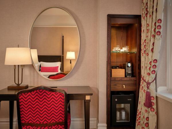 St. Ermin's Hotel, Autograph Collection : photo 2 de la chambre grande chambre exécutive avec 1 lit king-size