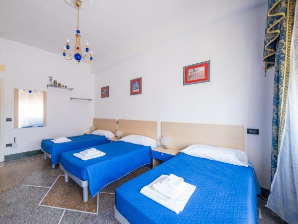 BBC Christian Bed & Breakfast : photo 2 de la chambre chambre triple avec salle de bains commune