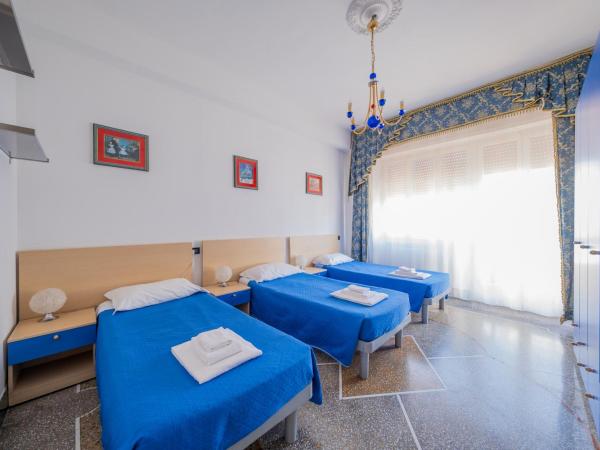 BBC Christian Bed & Breakfast : photo 6 de la chambre chambre triple avec salle de bains commune