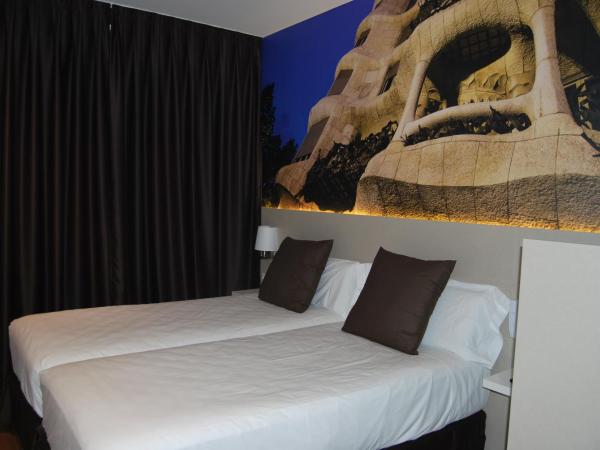 Hotel BESTPRICE Gracia : photo 9 de la chambre chambre deluxe double ou lits jumeaux