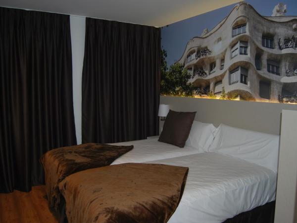 Hotel BESTPRICE Gracia : photo 4 de la chambre chambre deluxe double ou lits jumeaux