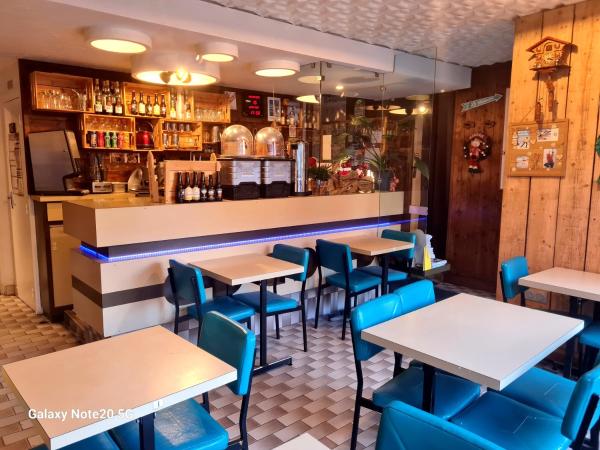 Hébergement Artense : photo 3 de la chambre chambre quadruple avec salle de bains privative