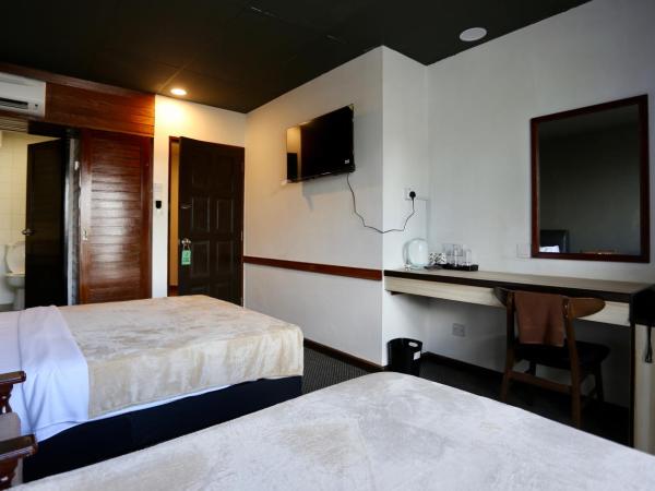Fata Hotel by Project Borneo : photo 1 de la chambre chambre familiale avec balcon