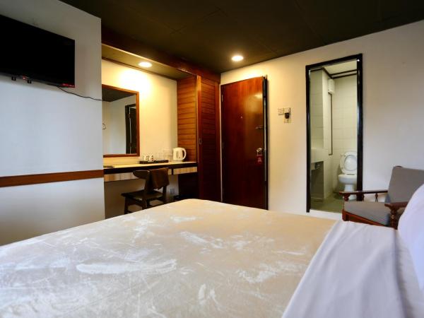 Fata Hotel by Project Borneo : photo 3 de la chambre chambre lit queen-size avec balcon