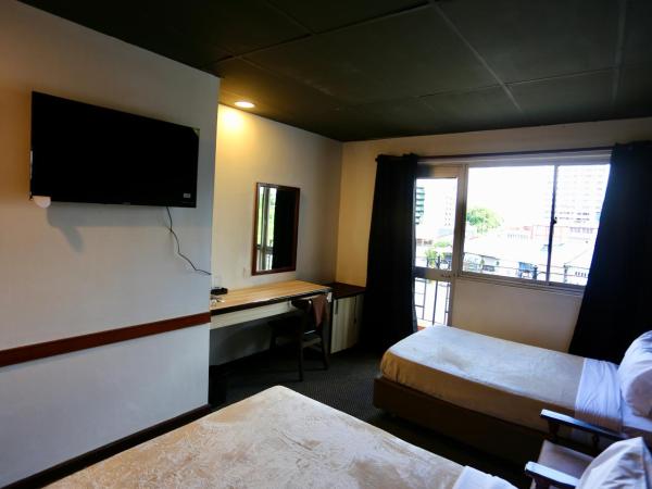 Fata Hotel by Project Borneo : photo 4 de la chambre chambre triple avec balcon