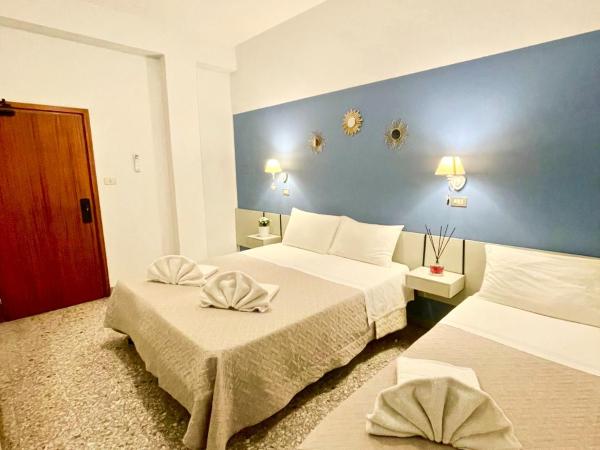 Hotel Alfa ALL INCLUSIVE 2024 : photo 4 de la chambre chambre quadruple avec salle de bains privative