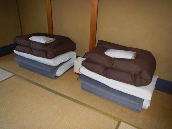 Guest Inn Chita : photo 1 de la chambre chambre lits jumeaux