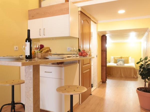 LX Factory guest house : photo 3 de la chambre loft