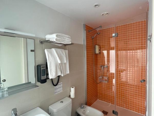 Hotel Punta Monpas : photo 4 de la chambre chambre double intérieur