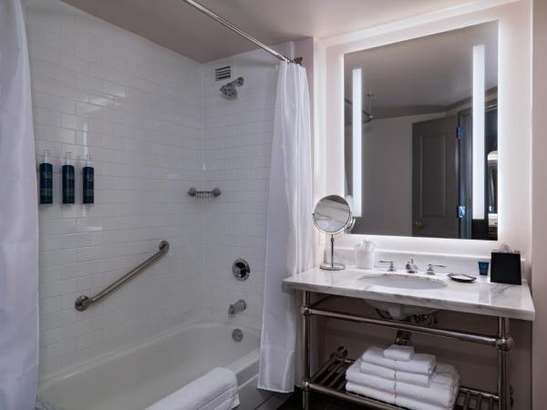Four Points by Sheraton Houston West : photo 2 de la chambre chambre lit king-size avec baignoire adaptée - accessible aux personnes malentendantes et à mobilité réduite