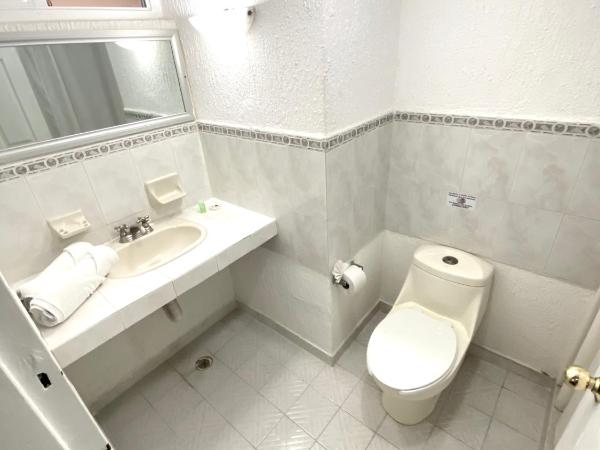 Hotel Qualitel Plus : photo 6 de la chambre chambre avec 2 lits doubles