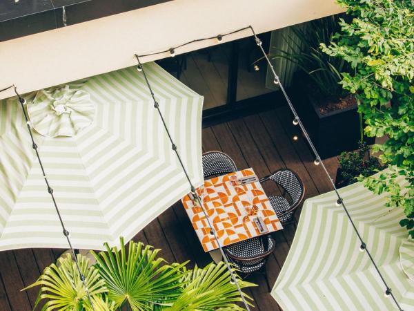 Le Parchamp, a Tribute Portfolio Hotel, Paris Boulogne : photo 1 de la chambre chambre lit king-size deluxe - vue sur cour
