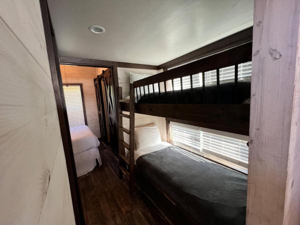 CreekFire RV Resort : photo 1 de la chambre maison 3 chambres