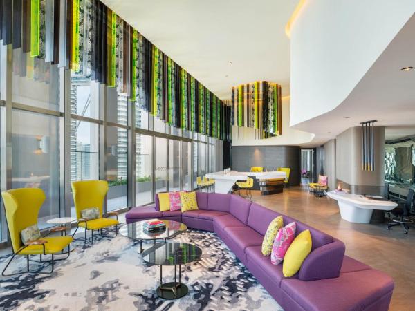 W Kuala Lumpur : photo 6 de la chambre ewow, suite, king bed, klcc view, private outdoor pool, terrace