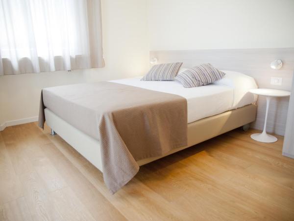 B&B Via delle 5 Terre : photo 1 de la chambre chambre double avec balcon - vue sur mer