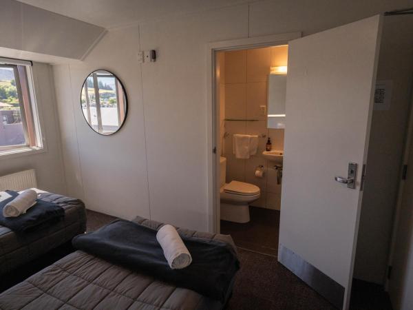 The Brownston Hostel : photo 7 de la chambre chambre lits jumeaux avec salle de bains