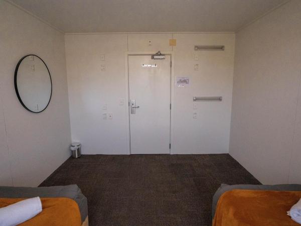 The Brownston Hostel : photo 2 de la chambre chambre lits jumeaux avec salle de bains commune