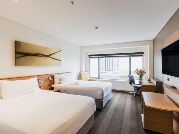 Crowne Plaza Canberra, an IHG Hotel : photo 2 de la chambre chambre lits jumeaux - accessible aux personnes à mobilité réduite