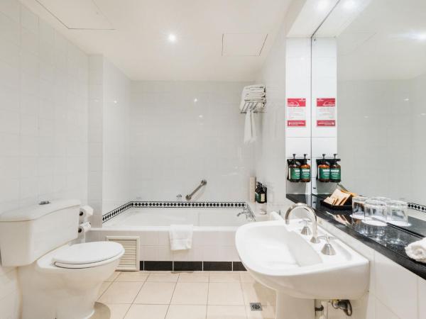 Crowne Plaza Canberra, an IHG Hotel : photo 6 de la chambre suite 1 chambre lit king-size