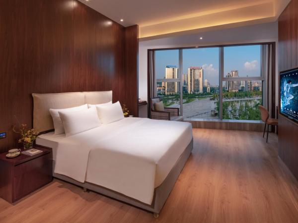 Xunguang Hotel - Chongqing Liangjiang Happiness Plaza : photo 1 de la chambre chambre lit queen-size de luxe avec vue