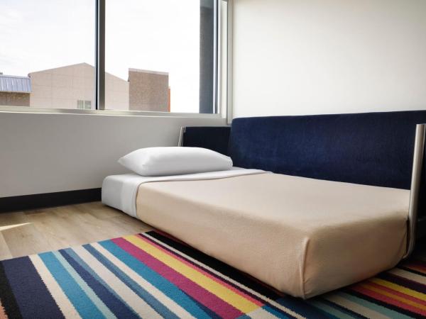 Aloft Orlando Lake Buena Vista : photo 3 de la chambre chambre plus spacieuse avec 1 lit king-size