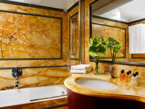 Hotel Pierre Milano : photo 3 de la chambre suite junior