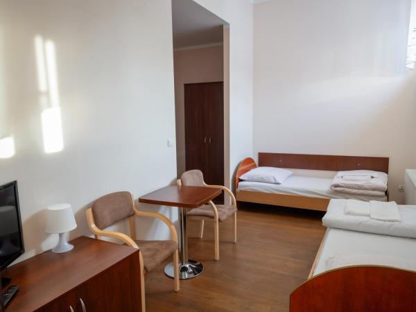 Centrum Edukacyjno-Rozwojowe Wrocław Pawłowice - bezpłatny parking : photo 4 de la chambre chambre double