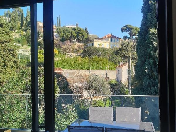 HPC Suites - Parking Gratuit & Piscine Chauffée : photo 2 de la chambre appartement avec terrasse