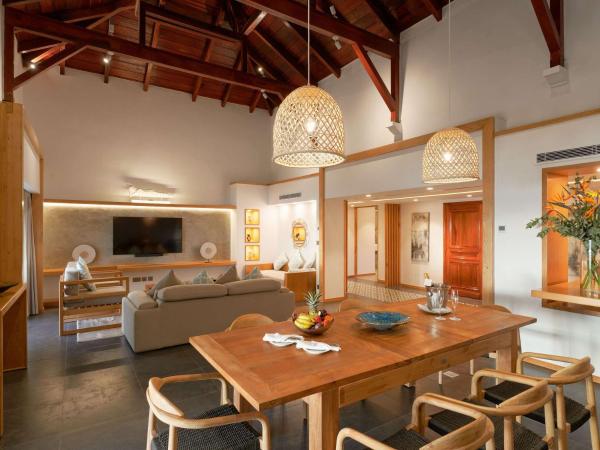 Sofitel Mauritius L'Imperial Resort & Spa : photo 2 de la chambre suite lit king-size impériale avec balcon - vue sur océan - côté plage 