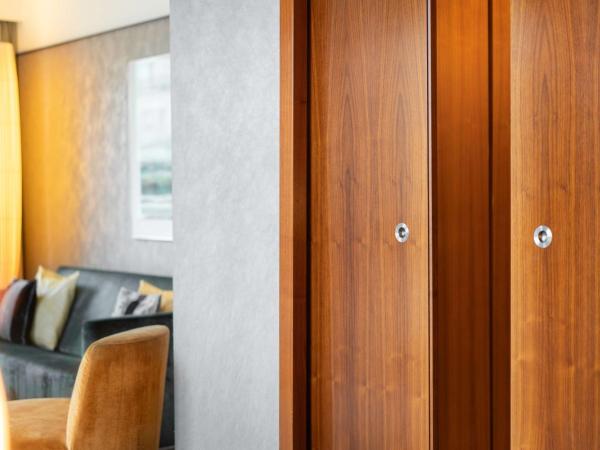 Hilton Berlin : photo 2 de la chambre suite d'angle avec accès au salon exécutif