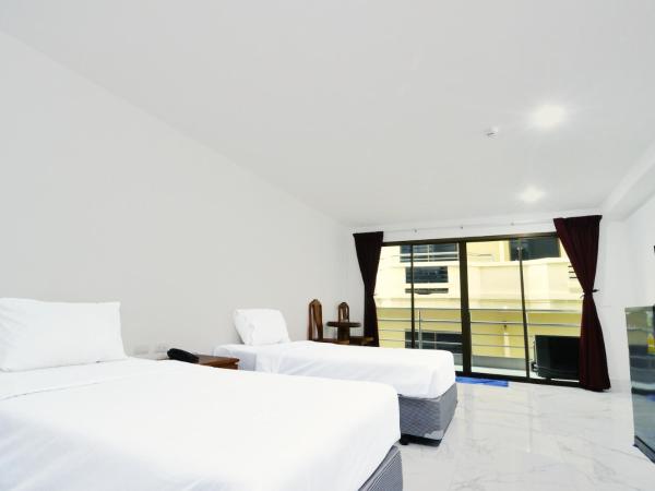 Highfive Hotel Pattaya : photo 1 de la chambre chambre lits jumeaux deluxe
