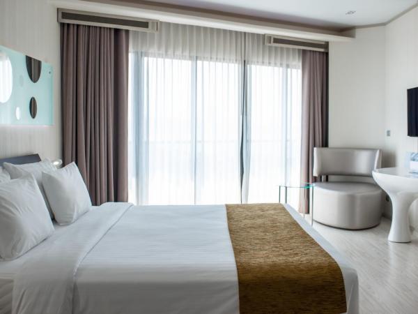 Pattaya Discovery Beach Hotel - SHA Extra Plus : photo 10 de la chambre chambre double de luxe - tour chic