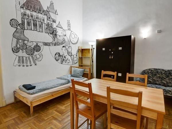 Pal's Hostel and Apartments : photo 4 de la chambre lit dans dortoir mixte de 4 lits