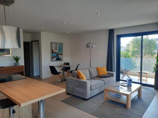 HPC Suites - Parking Gratuit & Piscine Chauffée : photo 4 de la chambre appartement - vue sur mer