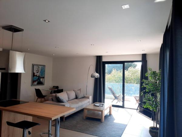 HPC Suites - Parking Gratuit & Piscine Chauffée : photo 8 de la chambre appartement - vue sur mer