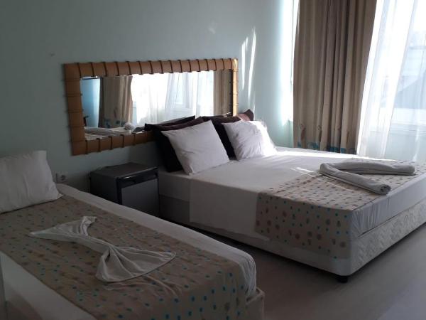 Apart Hotel Gvar : photo 8 de la chambre chambre triple avec salle de bains