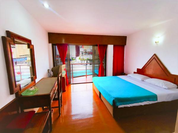 Highfive Hotel Pattaya : photo 1 de la chambre chambre double standard