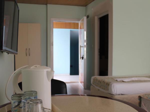 Apart Hotel Gvar : photo 7 de la chambre chambre triple avec salle de bains