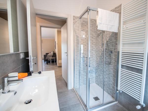 Nova Galileo l Ospedale Maggiore e Centro l AC Clima e Parcheggio Free : photo 3 de la chambre chambre double avec salle de bains privative